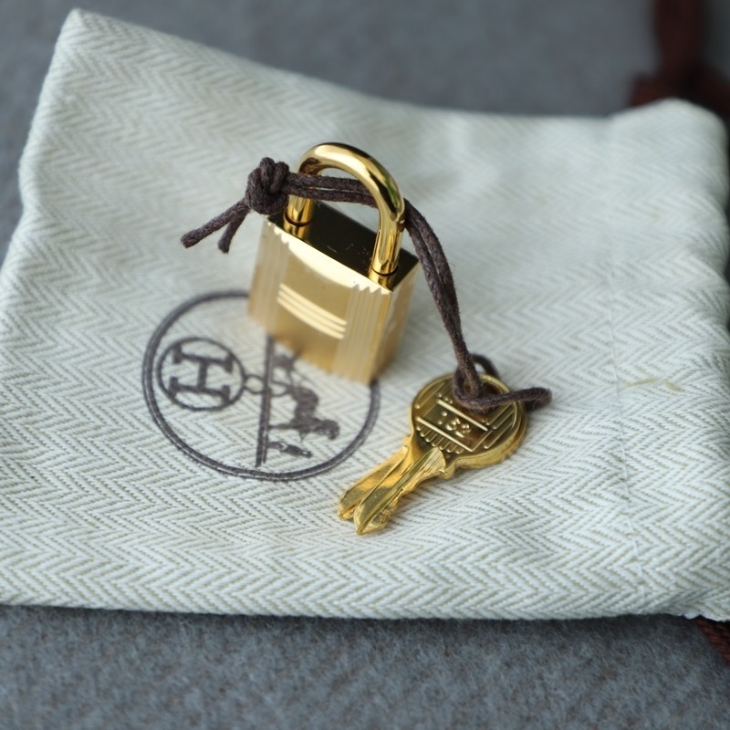 CK89 Noir Clemence Picotin Lock 18 With Ghw