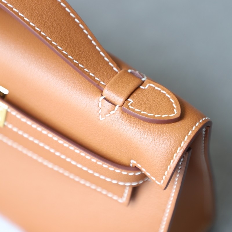 C37 GOLD swift kelly pochette with Ghw