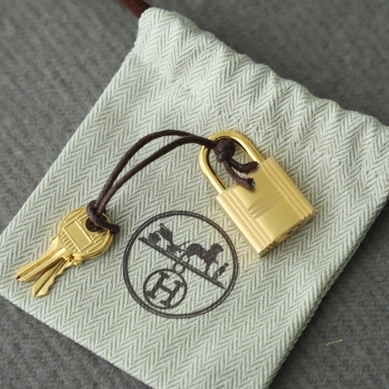  08 BIeu PaIe clemence picotin lock 18 with ghw