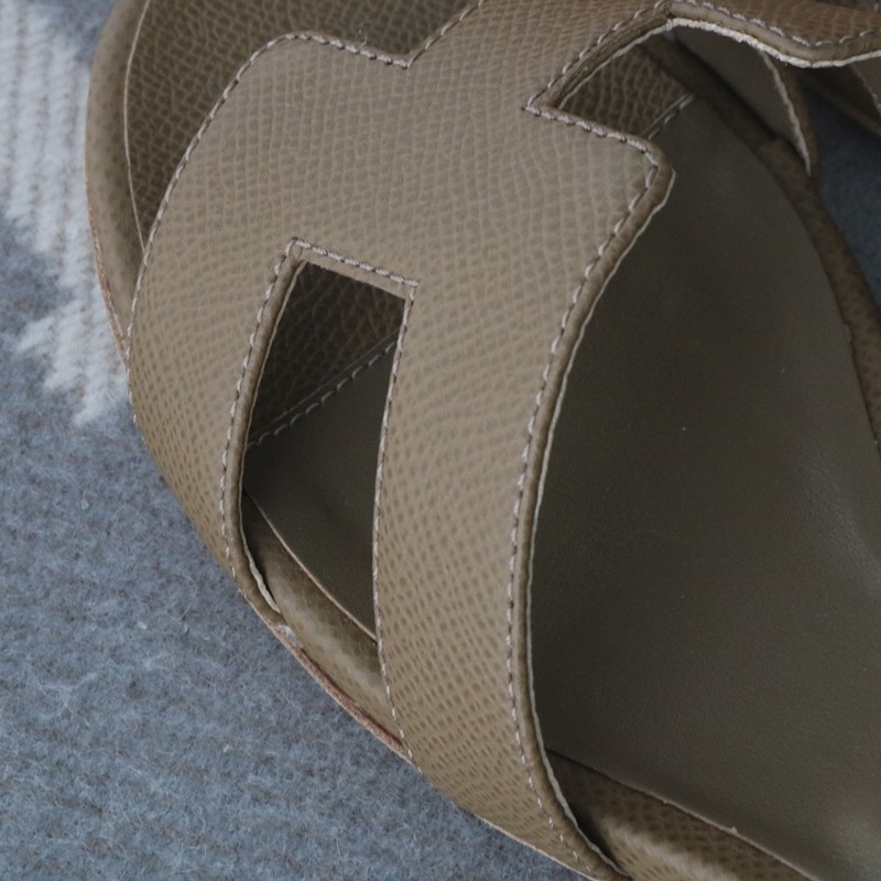 CK18 etoupe epsom oasis sandal size 39 with heel