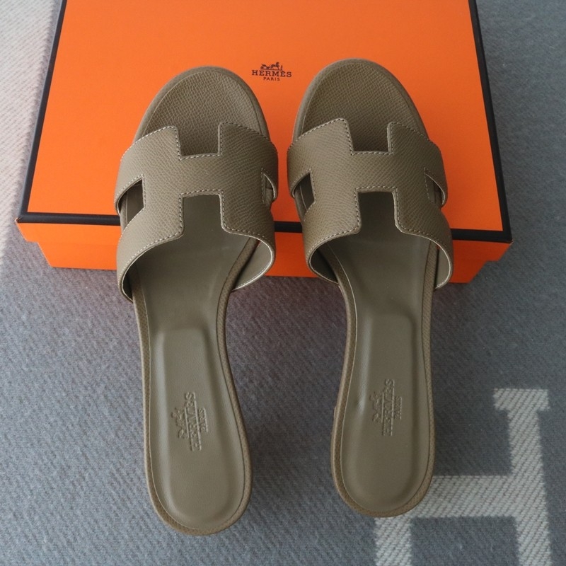 CK18 etoupe epsom oasis sandal size 39 with heel