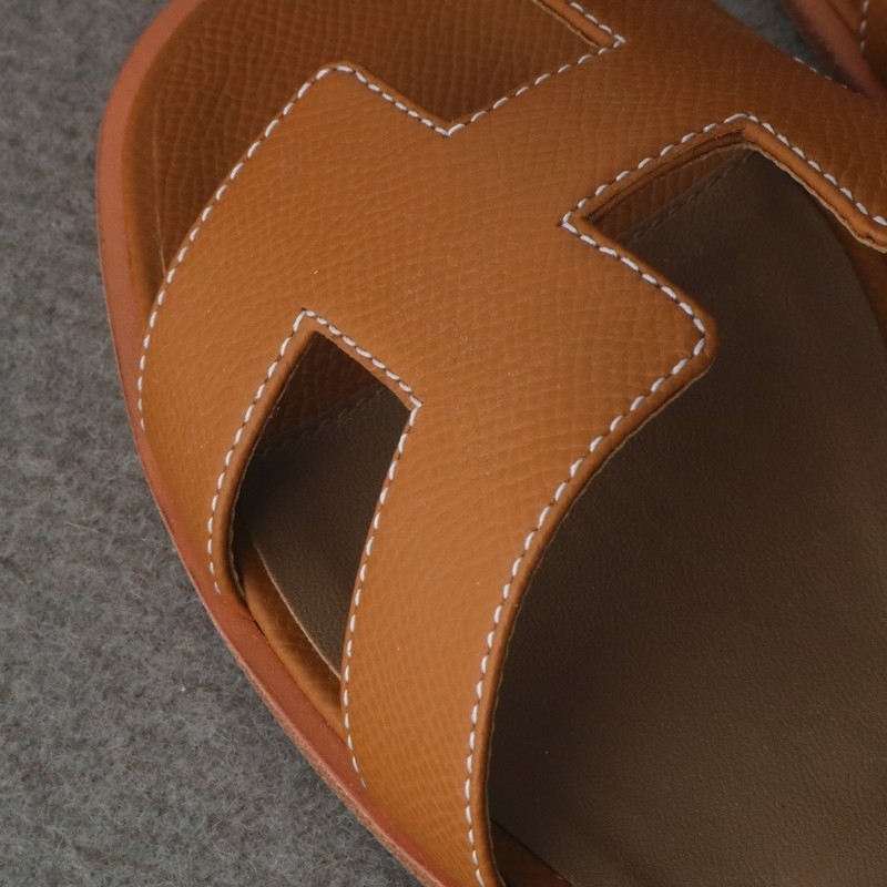 C37 Gold epsom oran sandal flat