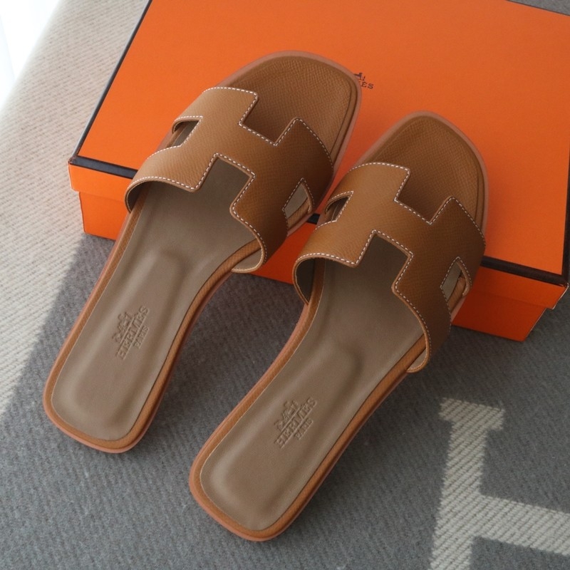 C37 Gold epsom oran sandal flat