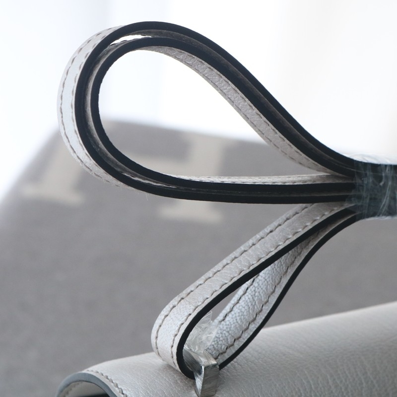 Constance 18 Metallic Olympic Silver cherve Leather PHW