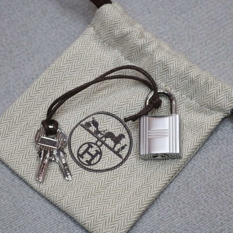 Gold clemence picotin lock 22 with ghw