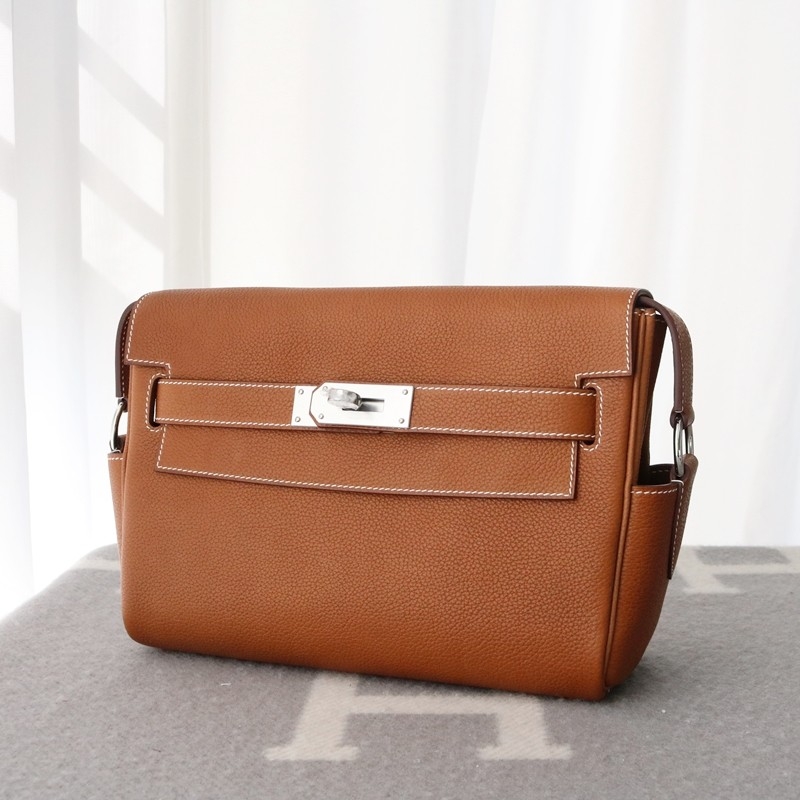 C37 GOLD Kelly Messenger Barenia With Phw