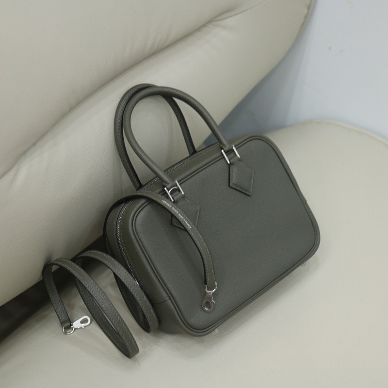 C6 Vert de Gris cherve plume 20 with phw