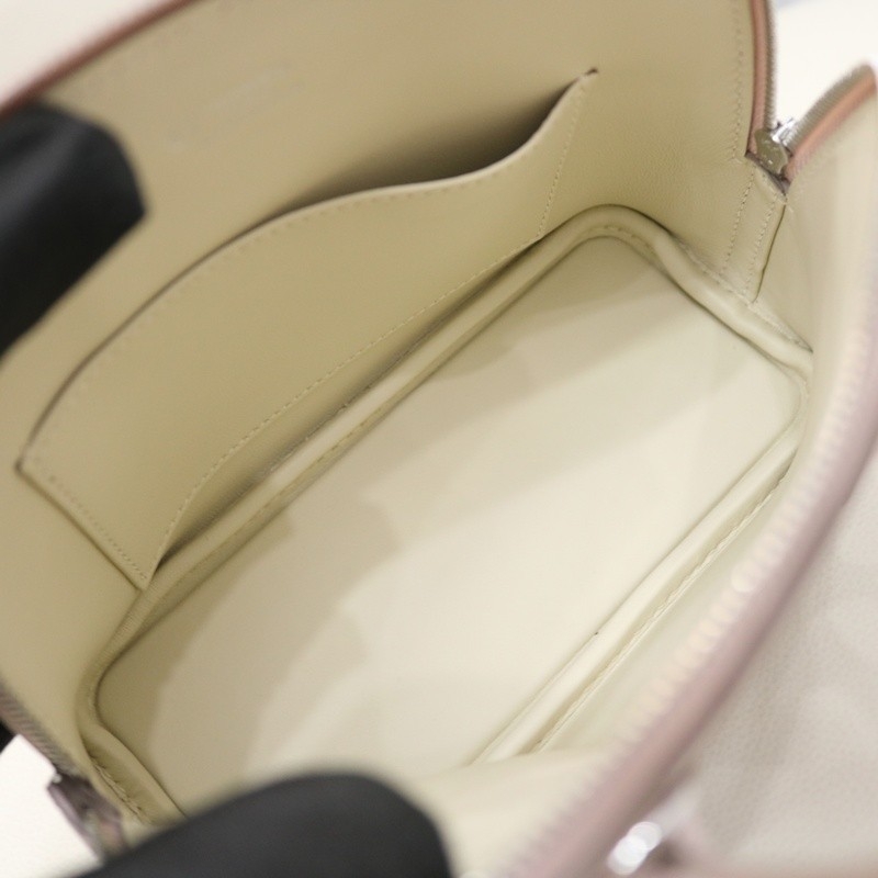 09 Mauve pale Cherve with Craie interior Bolide Mini PHW